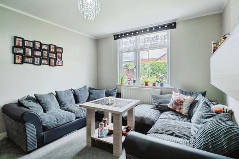 3 bedroom semi-detached house for sale, Dartford Road, LEICESTER