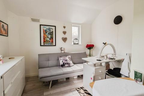 3 bedroom semi-detached house for sale, Dartford Road, LEICESTER