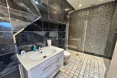 4 bedroom flat for sale, Wilmslow Road, Didsbury, M20