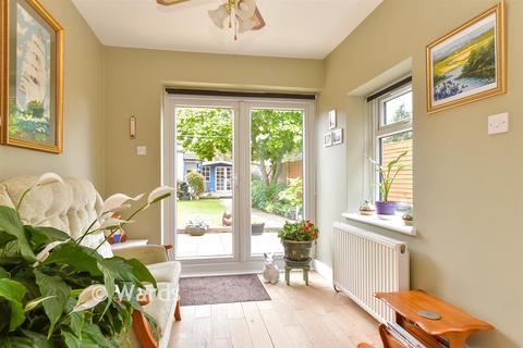 2 bedroom terraced house for sale, Mayfield Road, Gravesend DA11