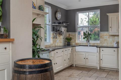 6 bedroom end of terrace house for sale, Alderley Road, Prestbury, SK10