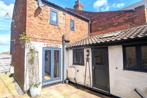 2 bedroom end of terrace house for sale, Station Road, Weaverham, CW8