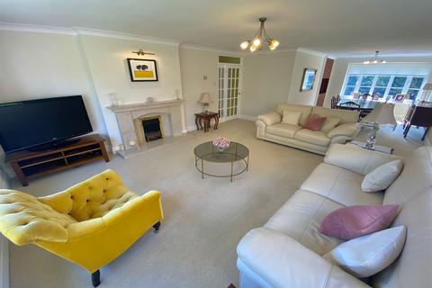 2 bedroom flat for sale, Castle Hill Court, Prestbury, SK10