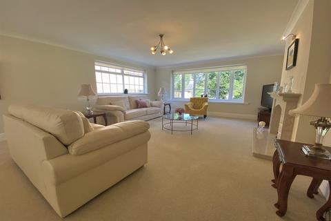 2 bedroom flat for sale, Castle Hill Court, Prestbury, SK10