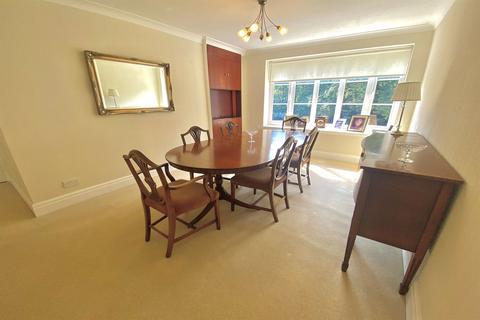 2 bedroom flat for sale, Castle Hill Court, Prestbury, SK10