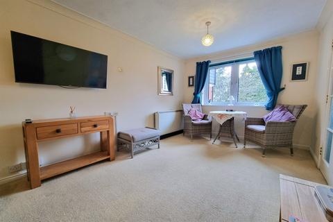 1 bedroom flat for sale, Whitehall Road, Sale, M33