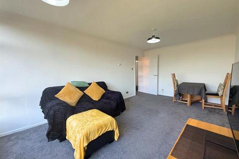 2 bedroom flat for sale, The Avenue, Moss Manor, M33