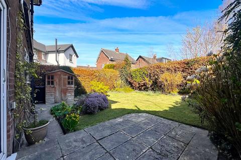 4 bedroom detached house for sale, Gloucester Road, Poynton, SK12