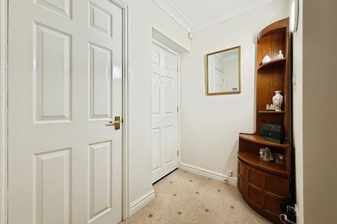 2 bedroom retirement property for sale, Glenbourne Park, Bramhall, SK7 - Ground Floor Apartment With Garden Access