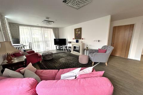 2 bedroom apartment for sale, Holly Road North, Wilmslow, SK9