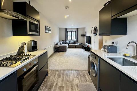 2 bedroom flat for sale, Samuel Wood Close, Glossop, SK13