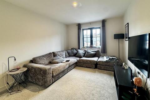 2 bedroom flat for sale, Samuel Wood Close, Glossop, SK13