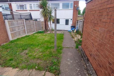 3 bedroom end of terrace house for sale, Chester Road, Wrexham LL12