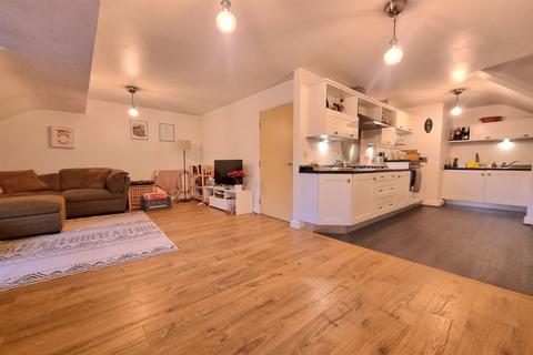 2 bedroom apartment for sale, The Pines, Sale, M33