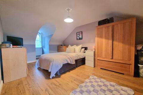 2 bedroom apartment for sale, The Pines, Sale, M33