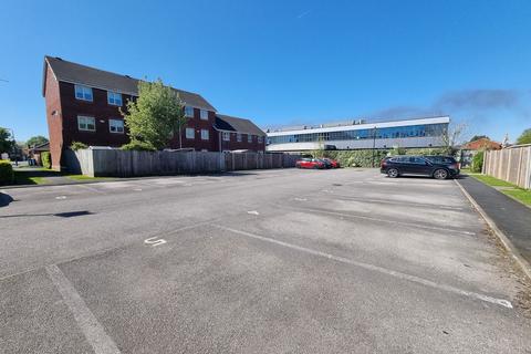2 bedroom flat for sale, Balliol Court, Sale, M33