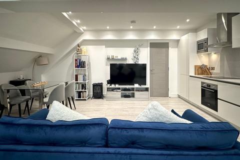 2 bedroom flat for sale, Eden Place, Cheadle, SK8