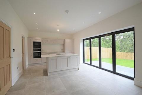 5 bedroom detached house for sale, Adderley Place, Glossop, SK13