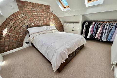 4 bedroom semi-detached house for sale, Parrs Wood Road, Didsbury, M20