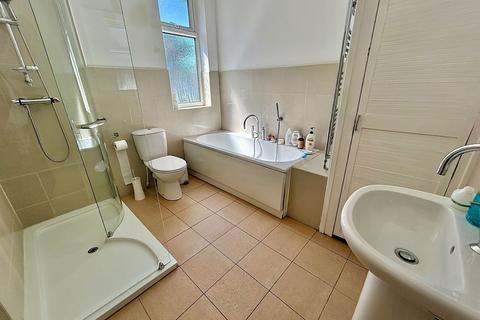 4 bedroom semi-detached house for sale, Parrs Wood Road, Didsbury, M20