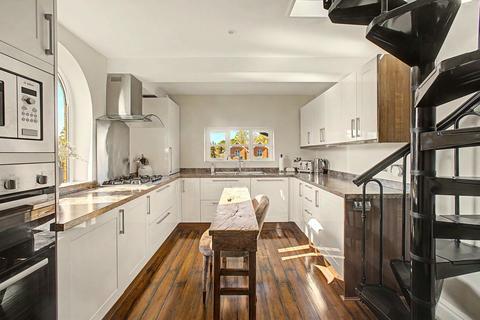 2 bedroom flat for sale, Heald Road, Altrincham WA14