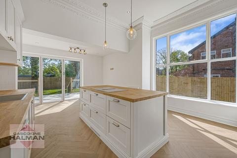 6 bedroom semi-detached house for sale, Highfield Avenue, Sale, M33