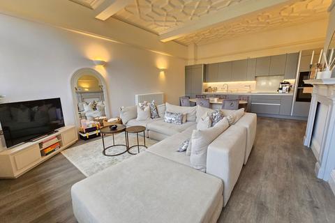 2 bedroom flat for sale, Lawrence Road, Altrincham WA14