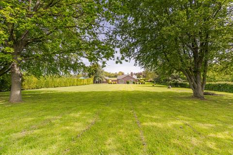 4 bedroom detached bungalow for sale, Wrexham Road, Wrexham LL13