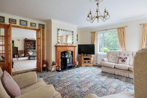 4 bedroom detached bungalow for sale, Wrexham Road, Wrexham LL13