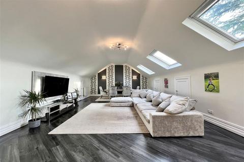 3 bedroom flat for sale, Harrop Road, Altrincham WA15