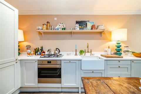 1 bedroom flat for sale, Sinclair Gardens, London W14