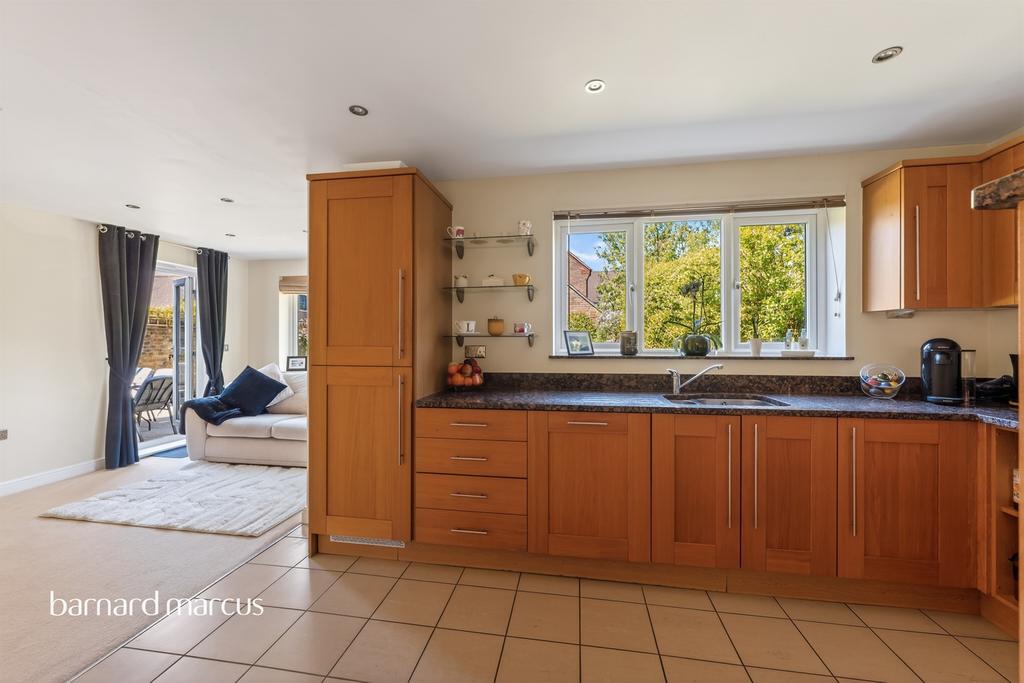House in Coulsdon, Netherne-on-the-Hill - More