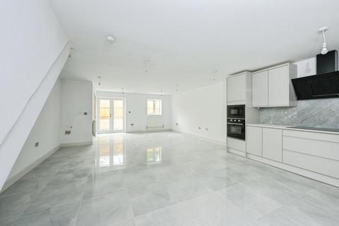 4 bedroom semi-detached house for sale, Station Approach, Whyteleafe, Surrey, CR3