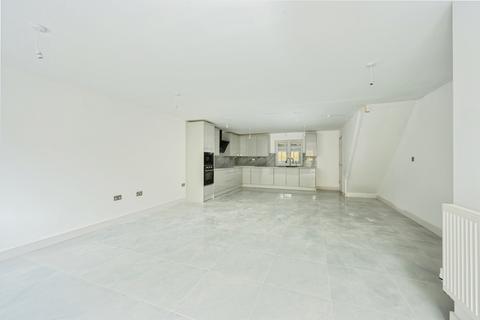 4 bedroom semi-detached house for sale, Station Approach, Whyteleafe, Surrey, CR3