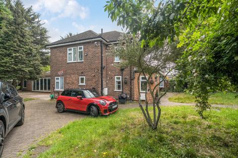 4 bedroom detached house to rent, Kidbrooke Lane, London, SE9