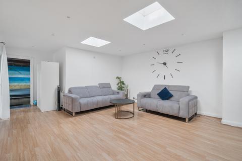 4 bedroom detached house to rent, Kidbrooke Lane, London, SE9