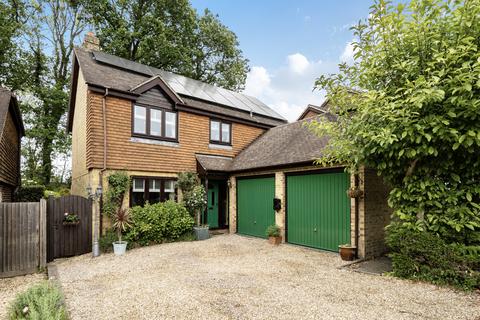 4 bedroom detached house for sale, Woodberry Close, Chiddingfold, GU8