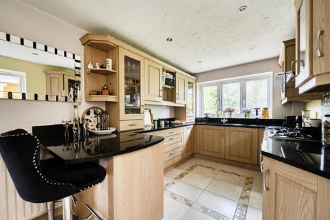 4 bedroom detached house for sale, Woodberry Close, Chiddingfold, GU8