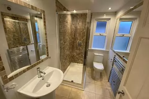 5 bedroom property to rent - View 3