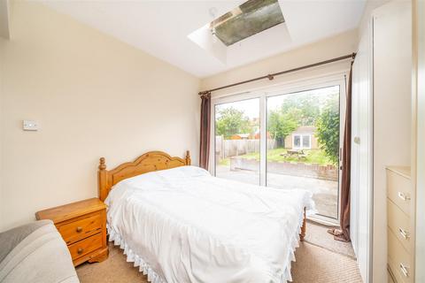 4 bedroom terraced house for sale, Boxmoor Road, Kenton