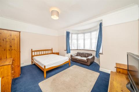 4 bedroom terraced house for sale, Boxmoor Road, Kenton