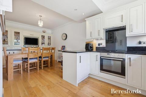 4 bedroom semi-detached house for sale, Seabrook Gardens, Romford, RM7
