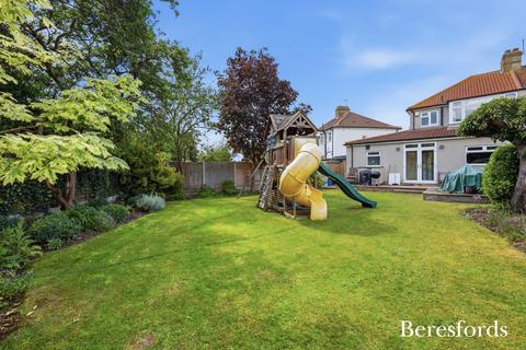 4 bedroom semi-detached house for sale, Seabrook Gardens, Romford, RM7