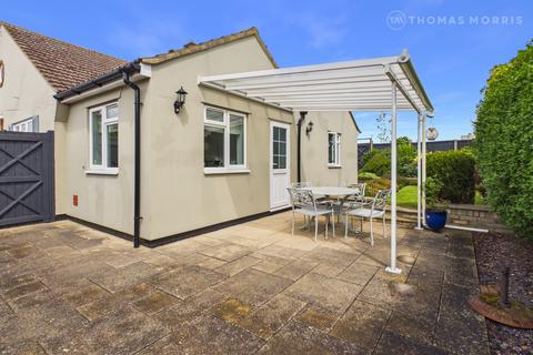 2 bedroom bungalow for sale, Boddington Gardens, Bedfordshire SG18