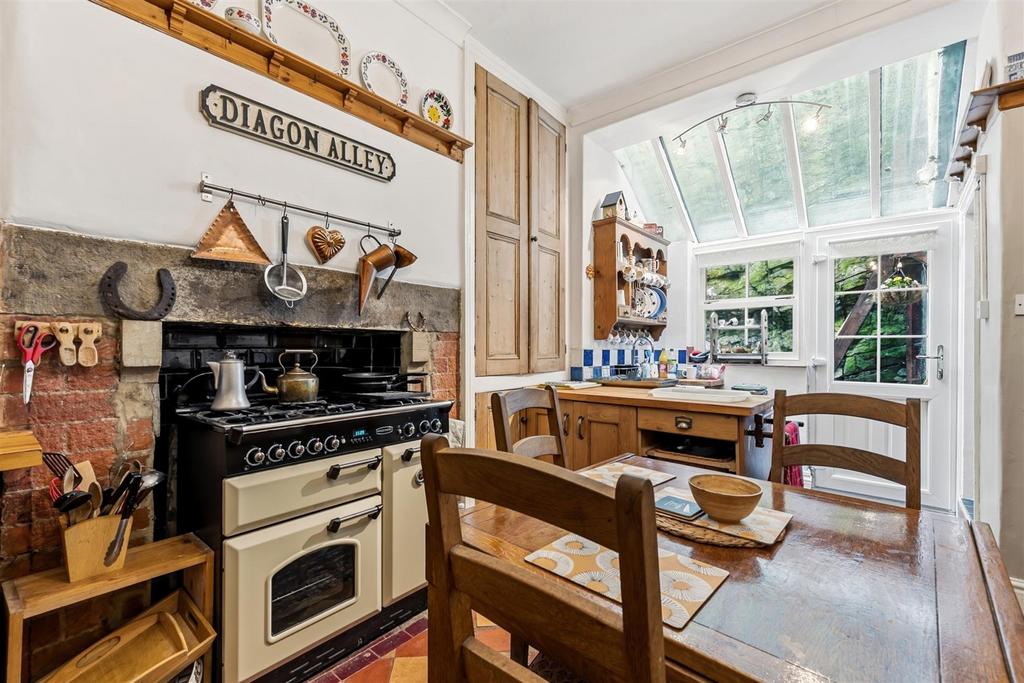 Kitchen - stove.jpg