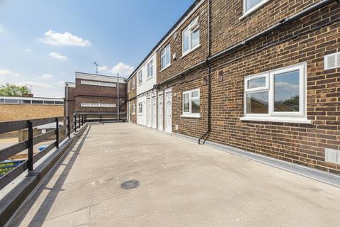 2 bedroom maisonette to rent, Frimley High Street, Frimley, Camberley, Surrey, GU16