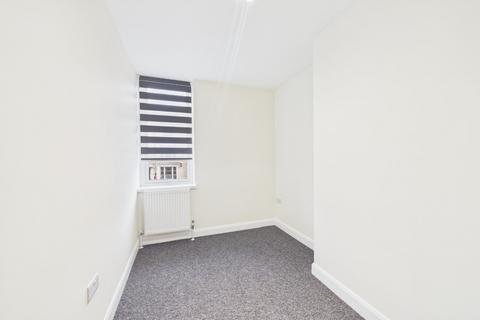 2 bedroom maisonette to rent, Frimley High Street, Frimley, Camberley, Surrey, GU16