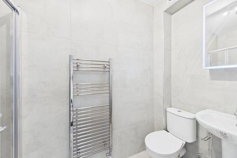 2 bedroom maisonette to rent, Frimley High Street, Frimley, Camberley, Surrey, GU16