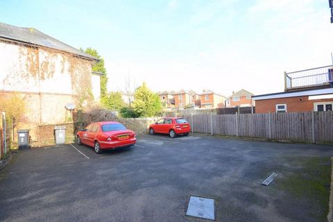 2 bedroom flat to rent, Charminster Road, Bournemouth BH8