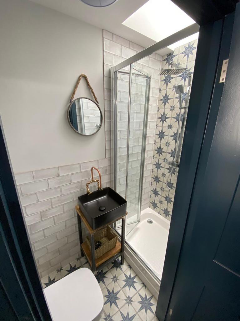 House in Birmingham, Edgbaston, West Midlands - More